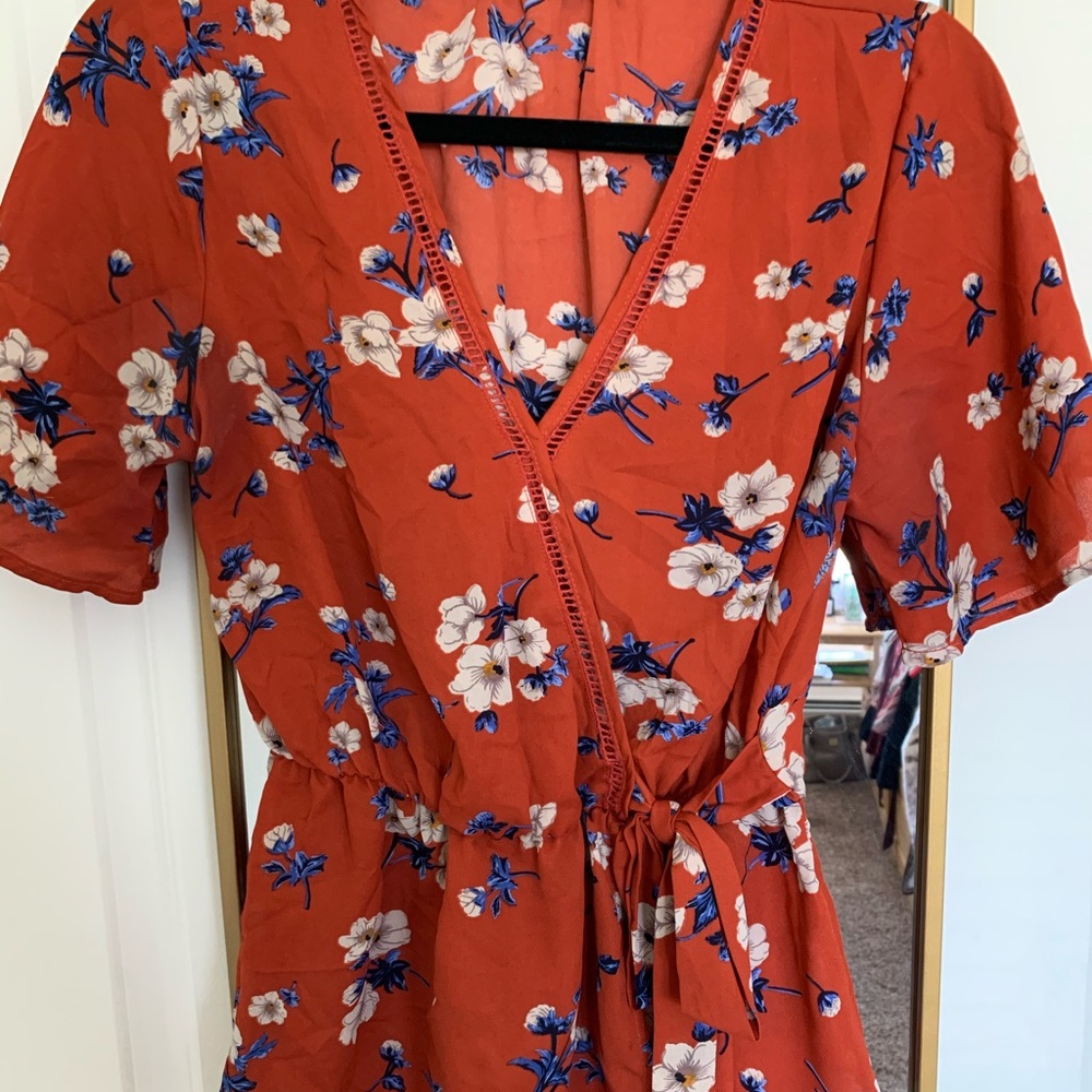 Cute floral Spring/Sunmer top!